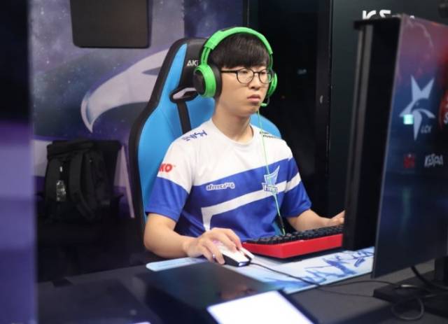 懈表现无疑 懈表现无疑